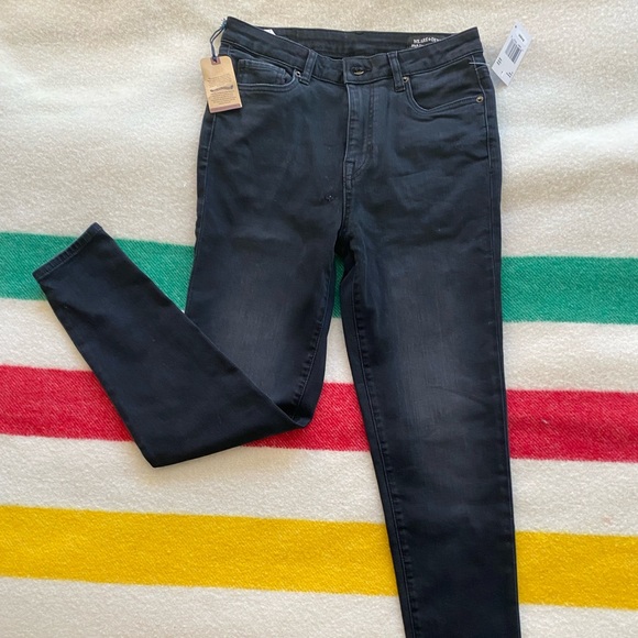 New, Buffalo HI-rise SKYLAR Jeans - Picture 2 of 8